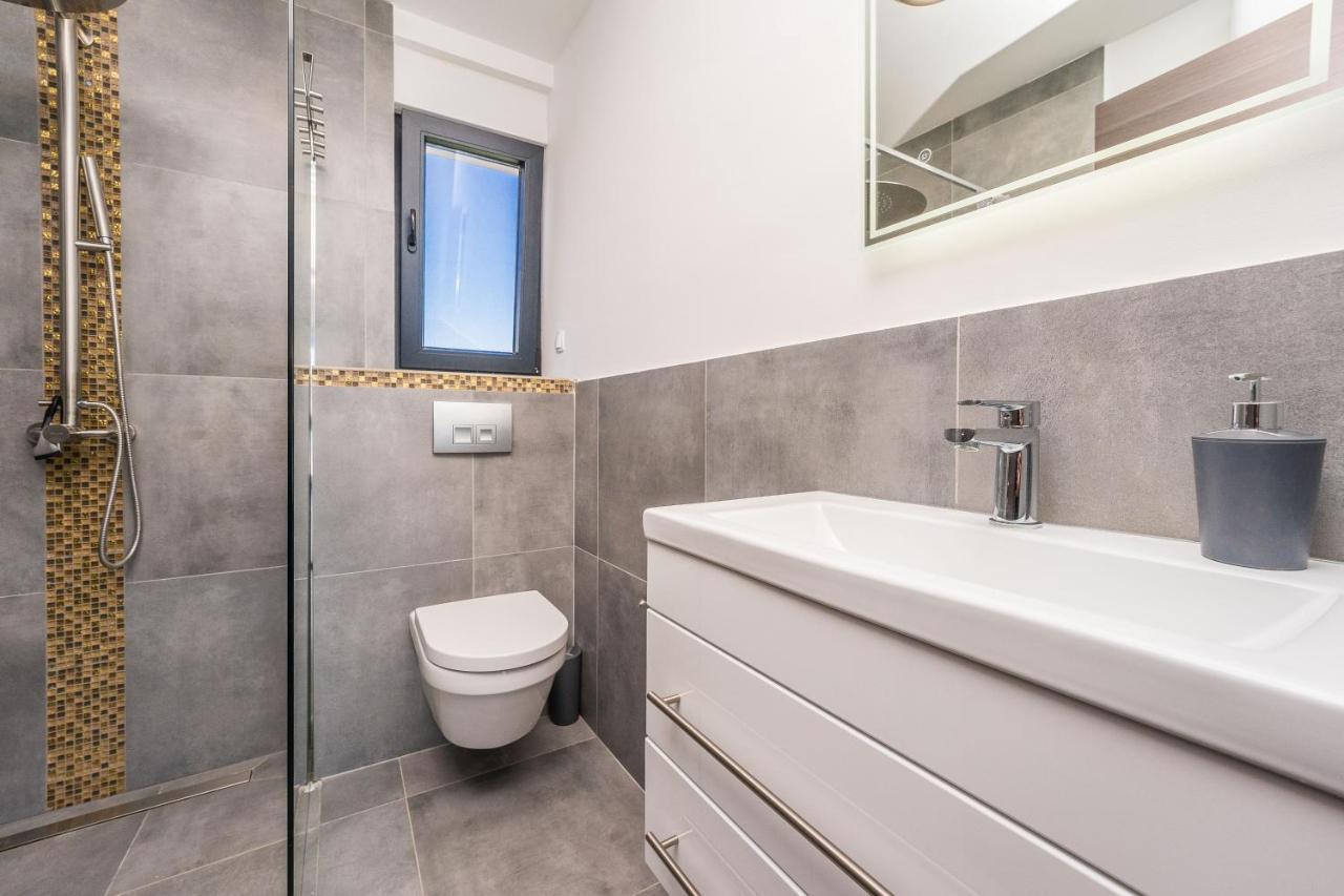 Jamc Dream Familientraum Direkt Am Meer Mit Beheiztem Pool Privlaka  Exterior foto